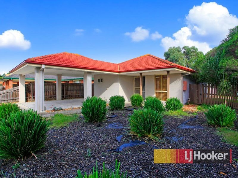 9 Scarborough Avenue, Cranbourne West VIC 3977