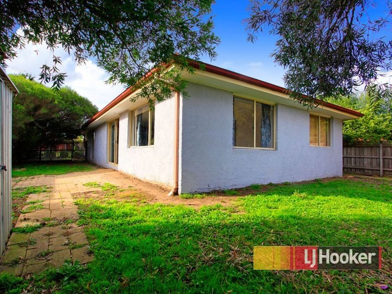 9 Scarborough Avenue, Cranbourne West VIC 3977