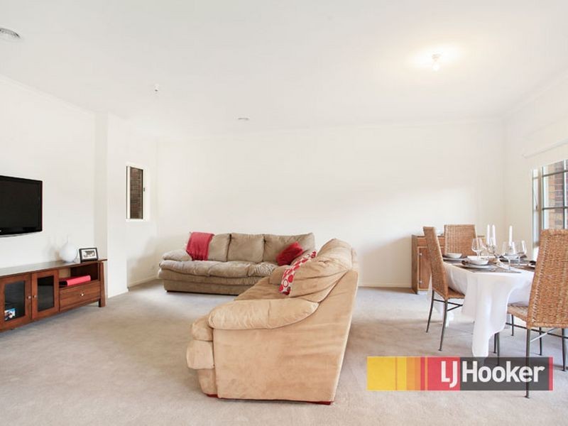 100 Paterson Drive, Lynbrook VIC 3975