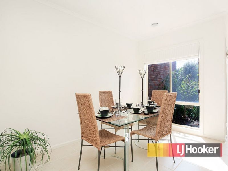 100 Paterson Drive, Lynbrook VIC 3975