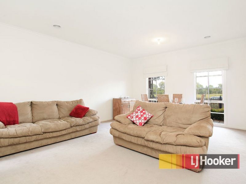 100 Paterson Drive, Lynbrook VIC 3975