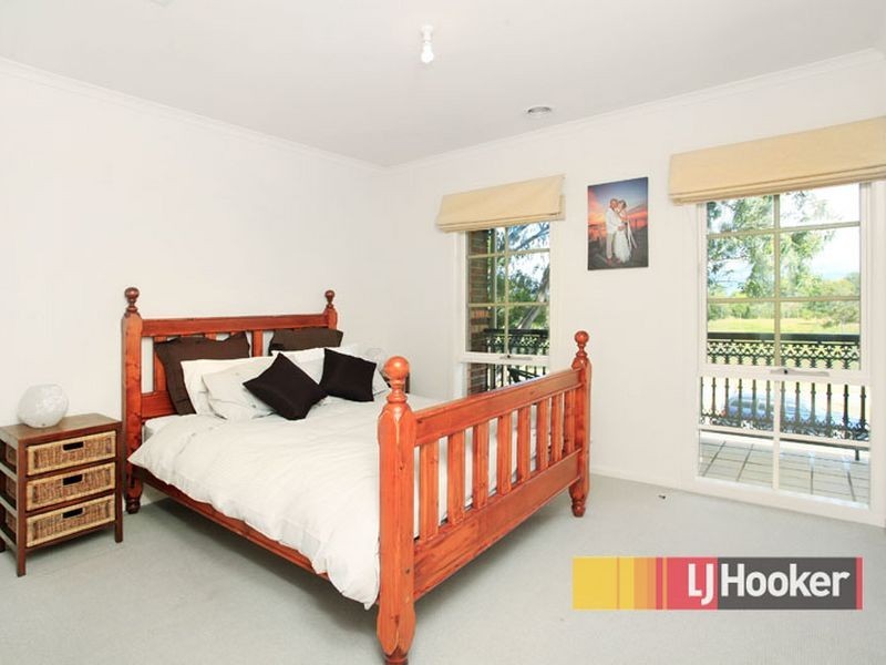 100 Paterson Drive, Lynbrook VIC 3975