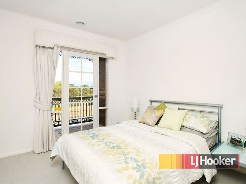 100 Paterson Drive, Lynbrook VIC 3975