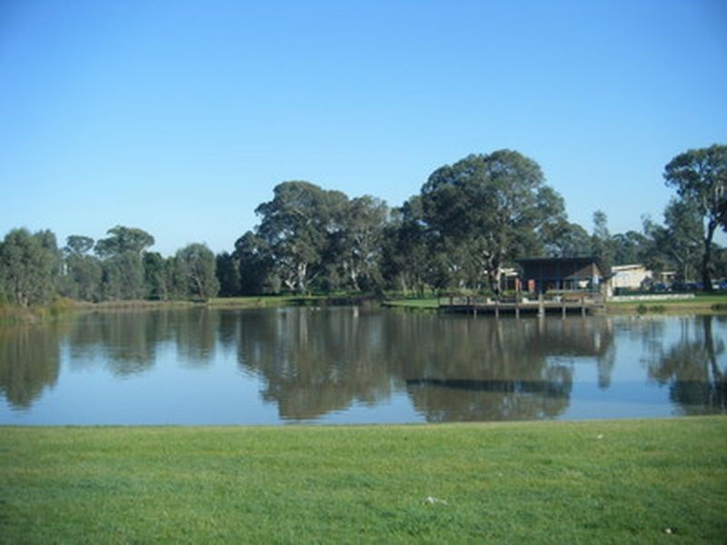 100 Paterson Drive, Lynbrook VIC 3975