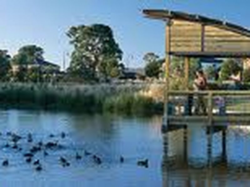 100 Paterson Drive, Lynbrook VIC 3975