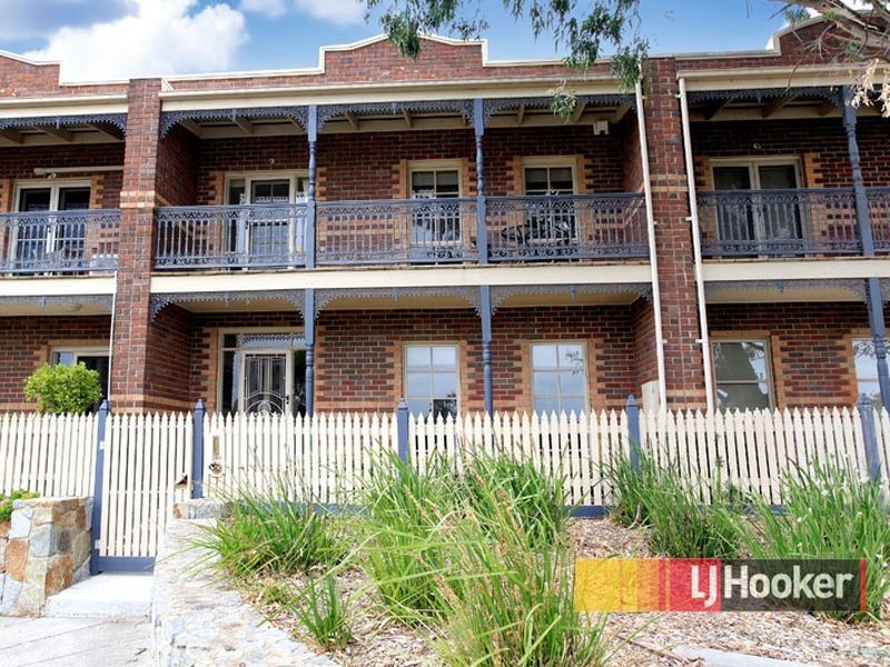 100 Paterson Drive, Lynbrook VIC 3975