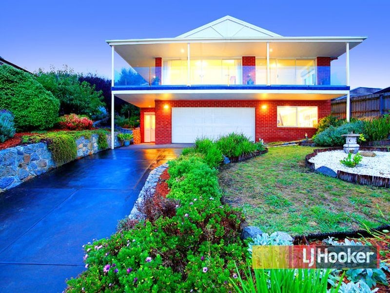 63 Montbrae Circuit, Narre Warren VIC 3805