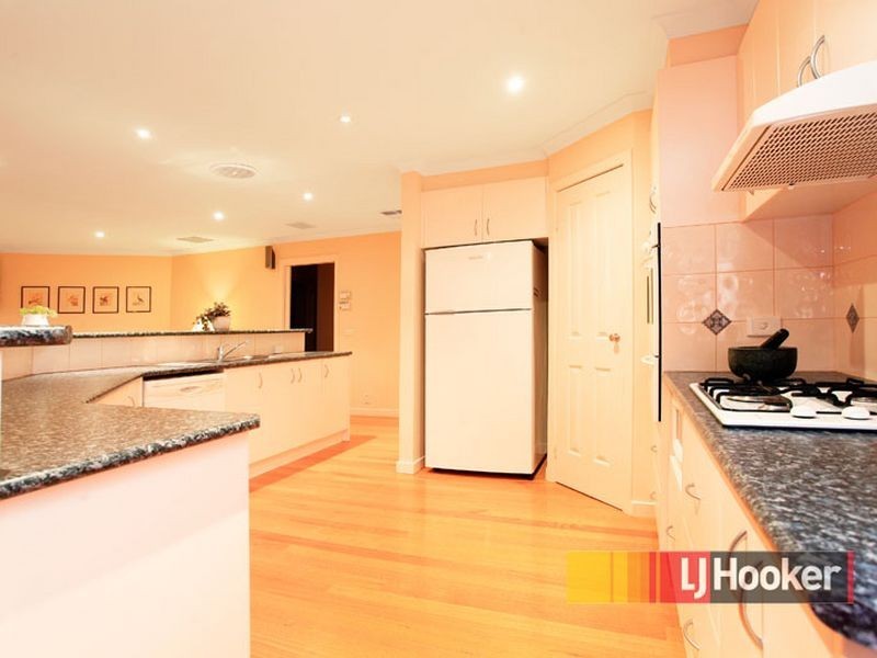 63 Montbrae Circuit, Narre Warren VIC 3805