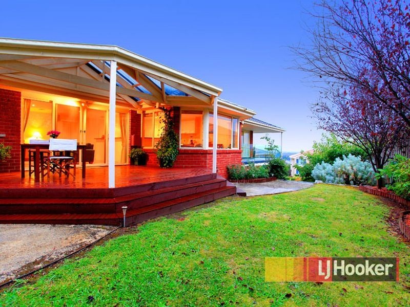 63 Montbrae Circuit, Narre Warren VIC 3805