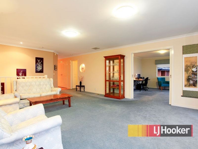 63 Montbrae Circuit, Narre Warren VIC 3805