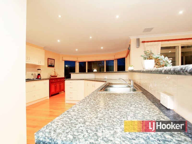 63 Montbrae Circuit, Narre Warren VIC 3805