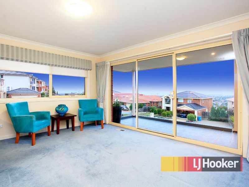 63 Montbrae Circuit, Narre Warren VIC 3805