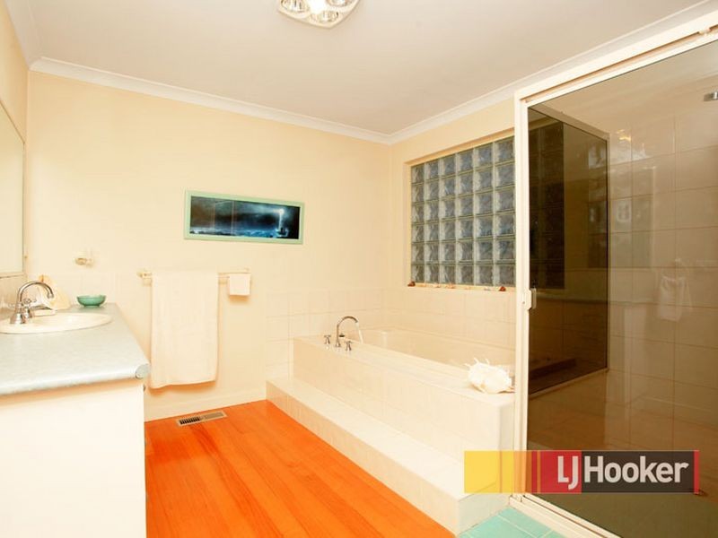 63 Montbrae Circuit, Narre Warren VIC 3805