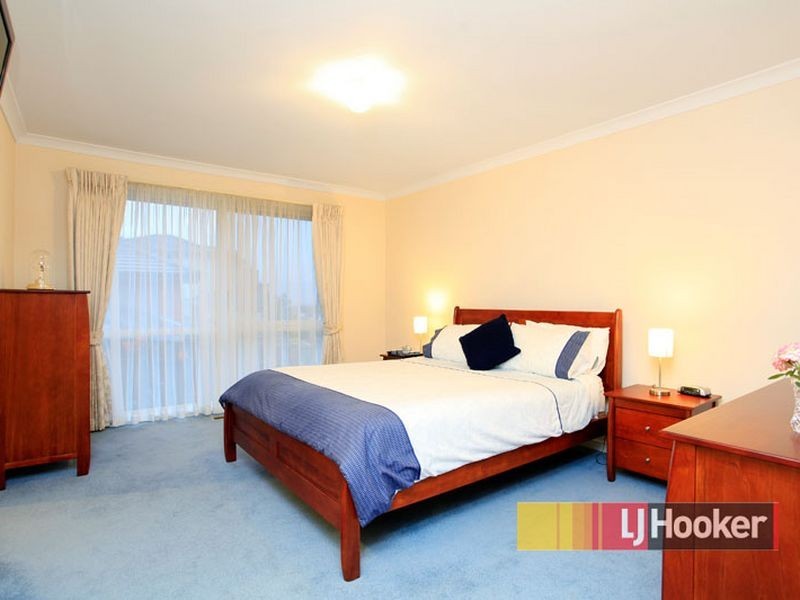 63 Montbrae Circuit, Narre Warren VIC 3805