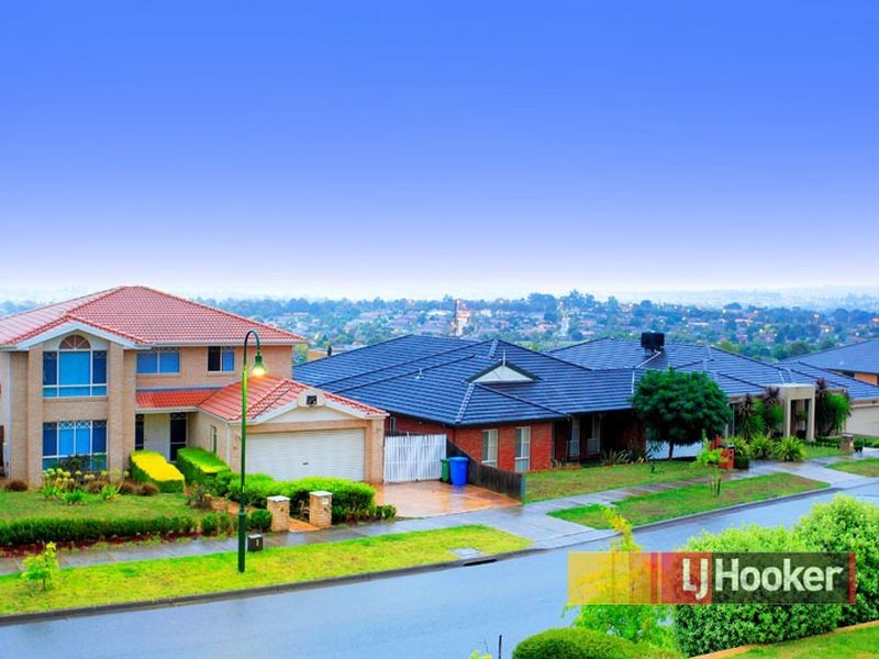 63 Montbrae Circuit, Narre Warren VIC 3805