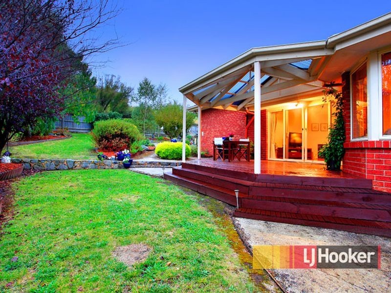 63 Montbrae Circuit, Narre Warren VIC 3805