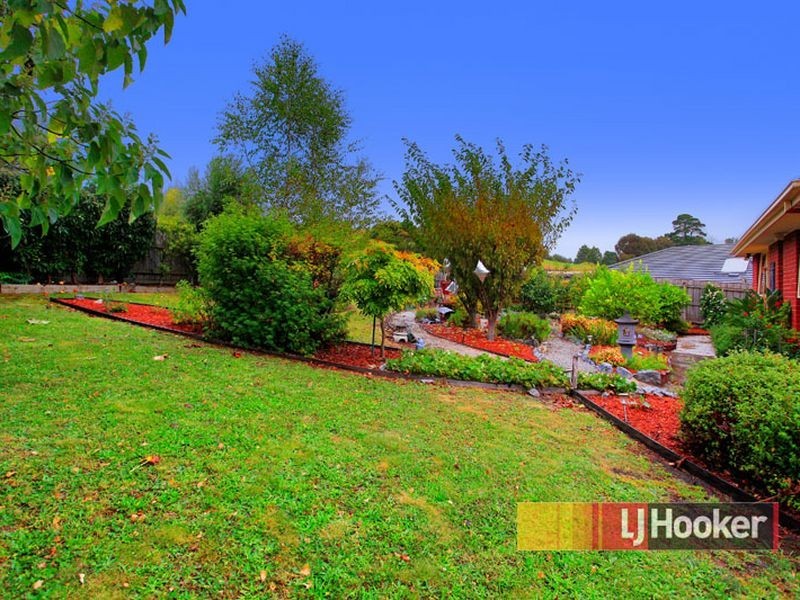 63 Montbrae Circuit, Narre Warren VIC 3805