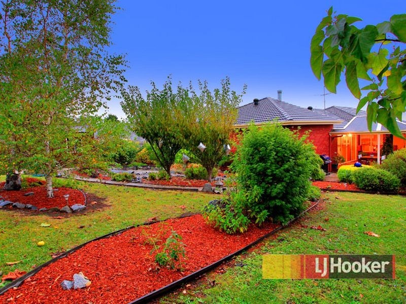 63 Montbrae Circuit, Narre Warren VIC 3805