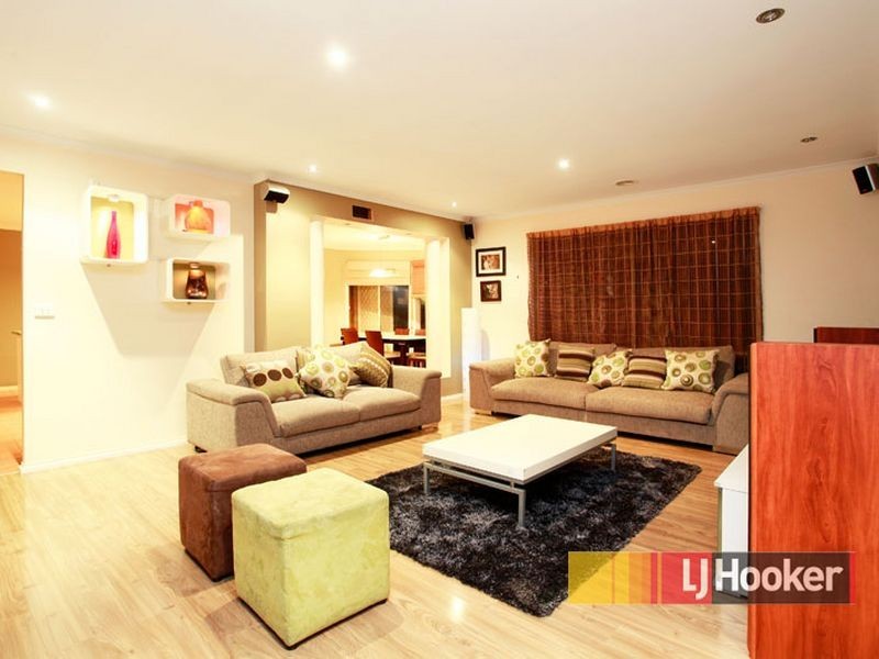 9 Oakman Way, Hampton Park VIC 3976