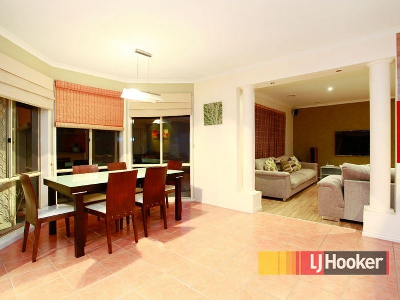 9 Oakman Way, Hampton Park VIC 3976