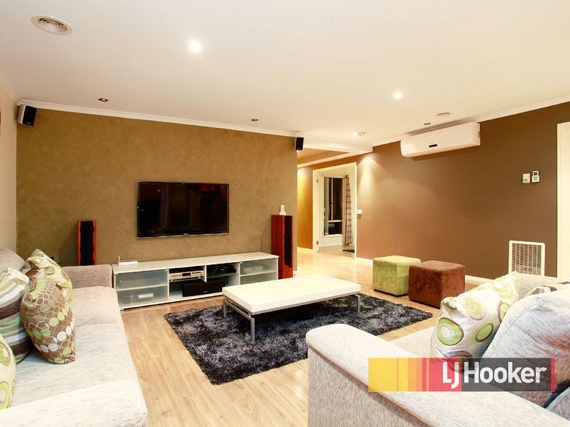 9 Oakman Way, Hampton Park VIC 3976