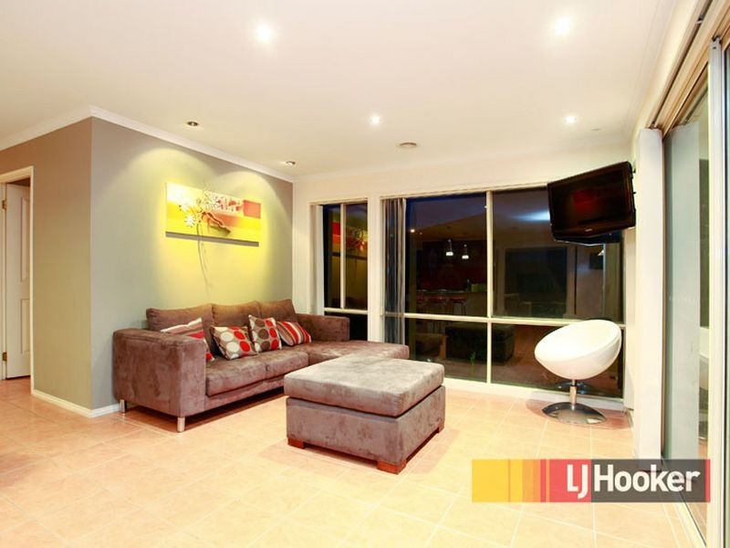 9 Oakman Way, Hampton Park VIC 3976