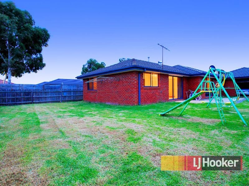 19 Karoonda Way, Hampton Park VIC 3976