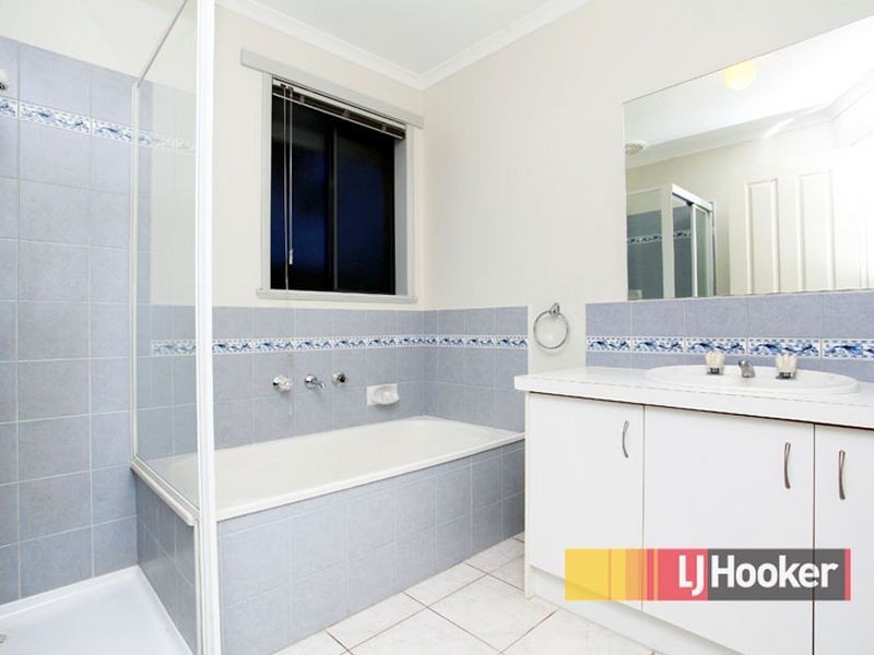 19 Karoonda Way, Hampton Park VIC 3976
