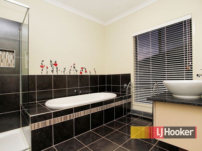 42 Montpelier Drive, Berwick VIC 3806