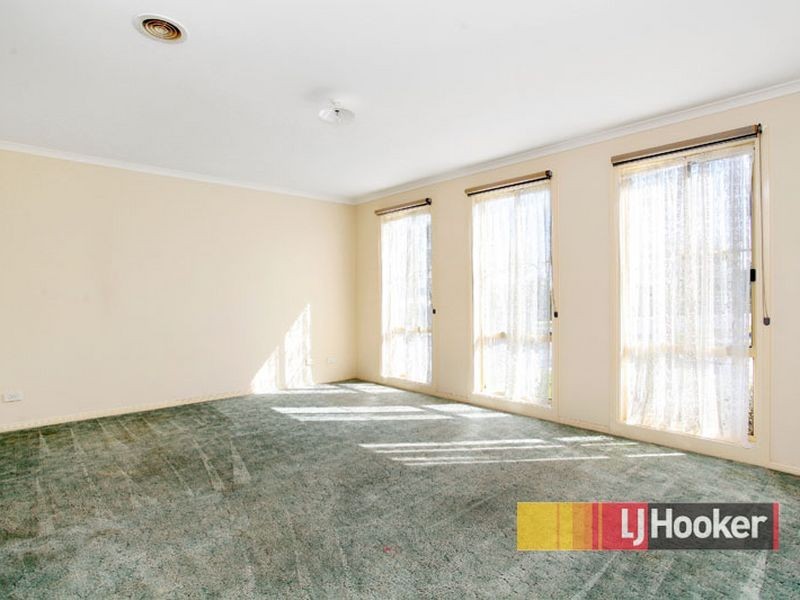 75 Bemersyde Drive, Berwick VIC 3806