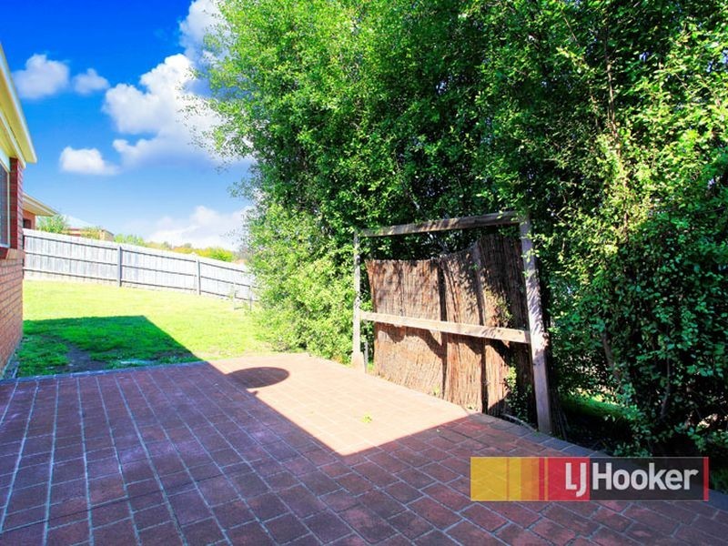 75 Bemersyde Drive, Berwick VIC 3806