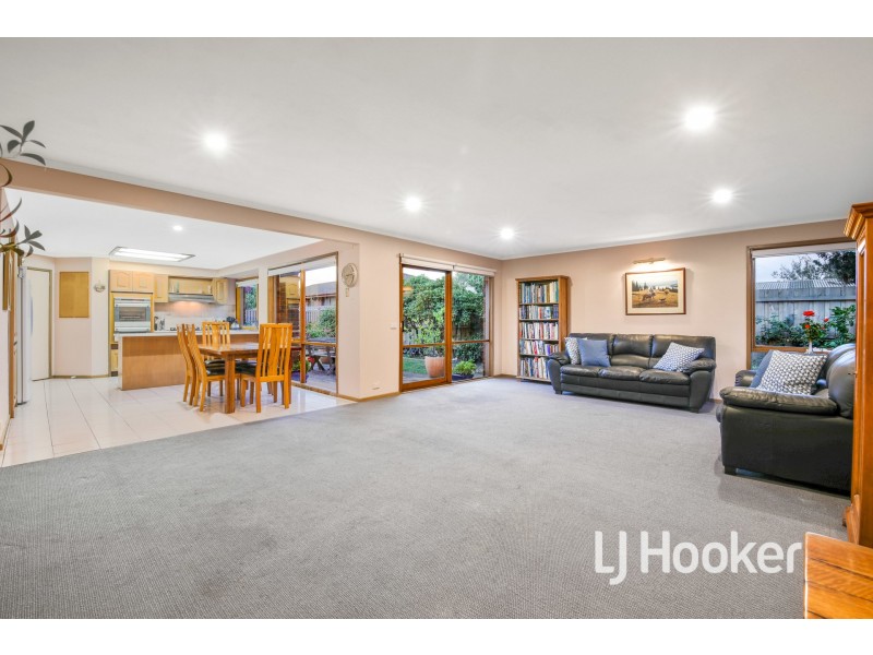 15 Justin Circuit, Hampton Park VIC 3976