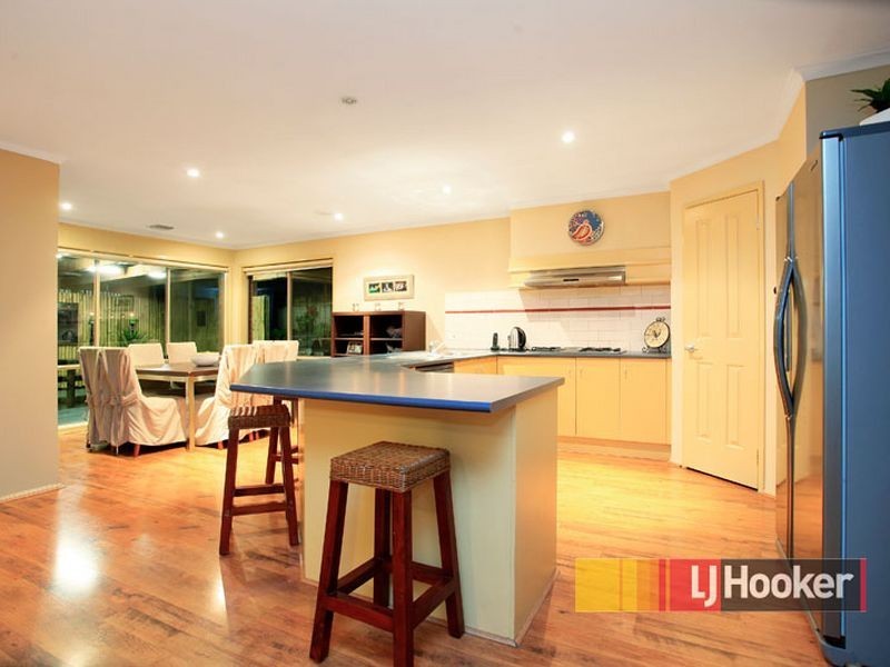21 Toulouse Terrace, Narre Warren South VIC 3805