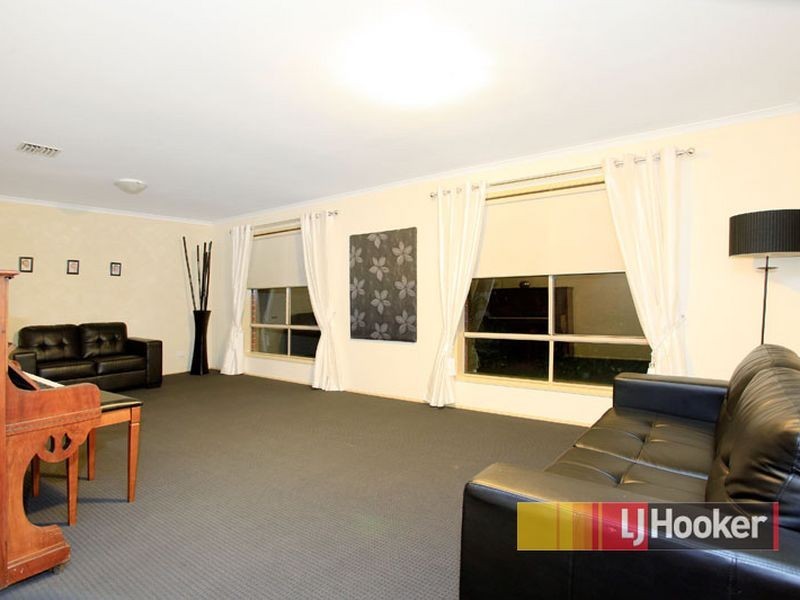 21 Toulouse Terrace, Narre Warren South VIC 3805