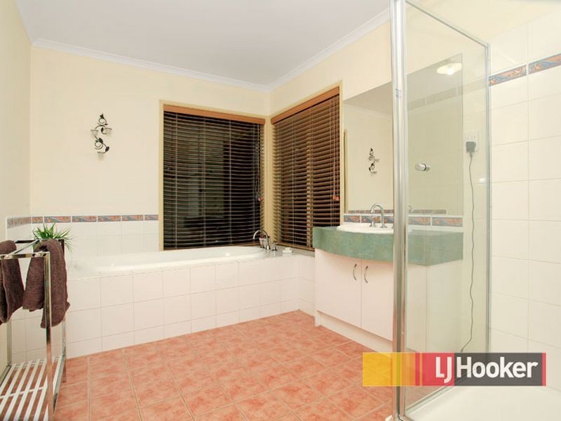 21 Toulouse Terrace, Narre Warren South VIC 3805