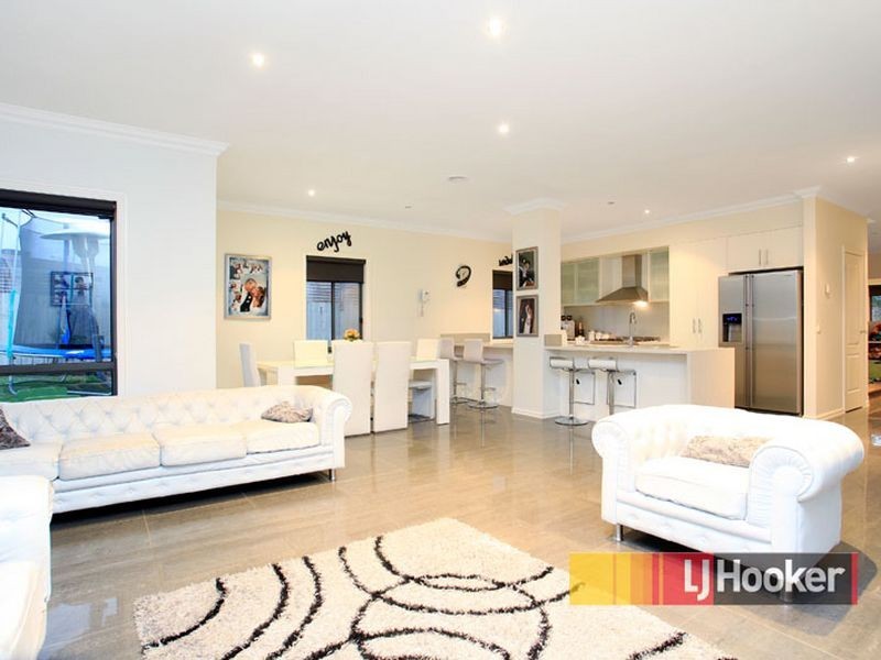 8/1 Lower Mews, Lynbrook VIC 3975