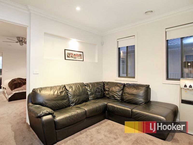 8/1 Lower Mews, Lynbrook VIC 3975