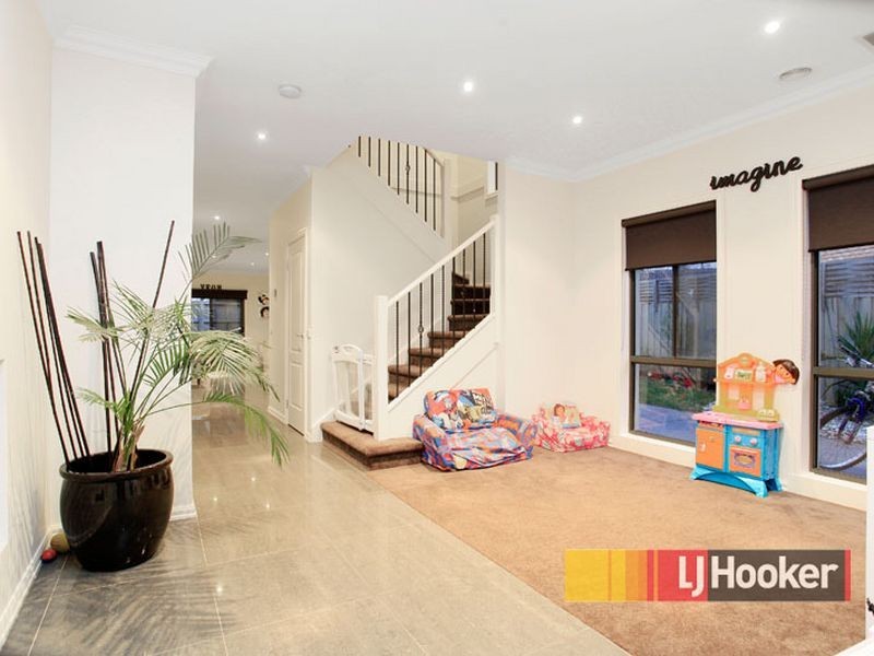 8/1 Lower Mews, Lynbrook VIC 3975