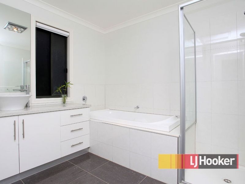 8/1 Lower Mews, Lynbrook VIC 3975