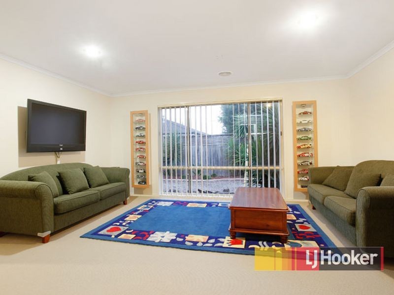 27 Bateman Grove, Hampton Park VIC 3976