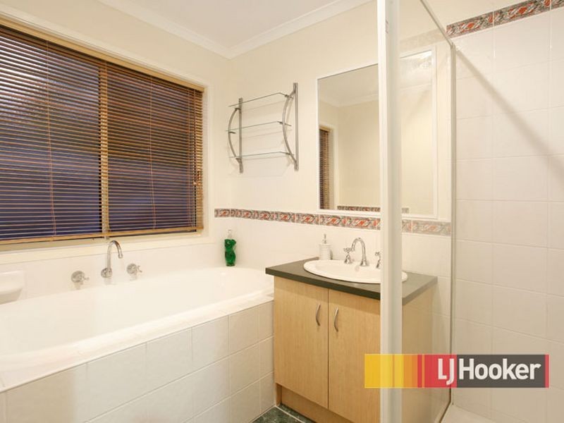27 Bateman Grove, Hampton Park VIC 3976
