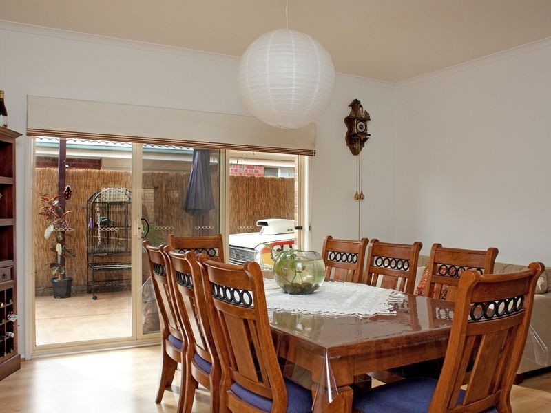 32 Lindsay Crescent, Lynbrook VIC 3975