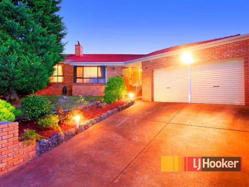 16 Munro Close, Hampton Park VIC 3976
