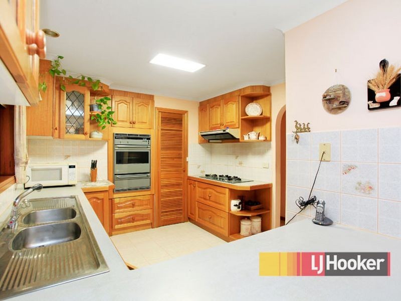 16 Munro Close, Hampton Park VIC 3976