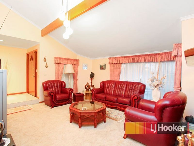 16 Munro Close, Hampton Park VIC 3976