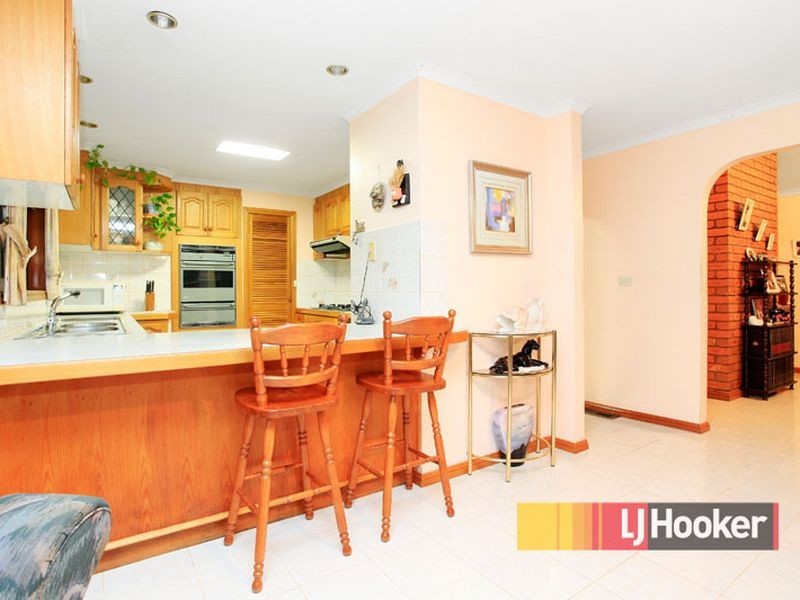 16 Munro Close, Hampton Park VIC 3976