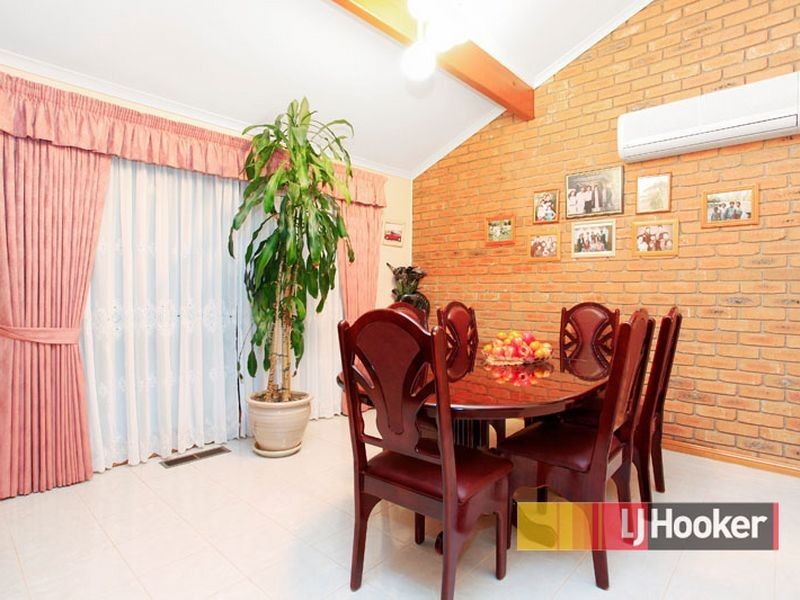 16 Munro Close, Hampton Park VIC 3976