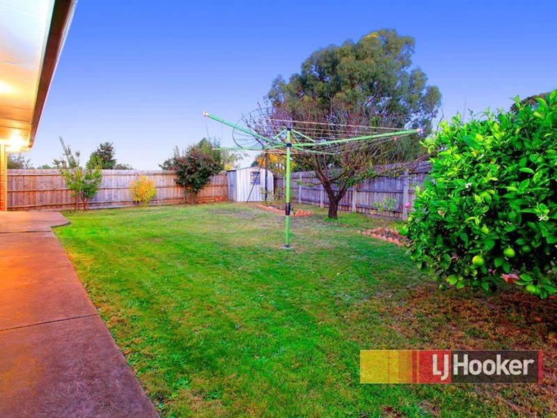16 Munro Close, Hampton Park VIC 3976
