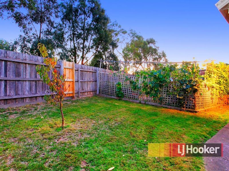 16 Munro Close, Hampton Park VIC 3976
