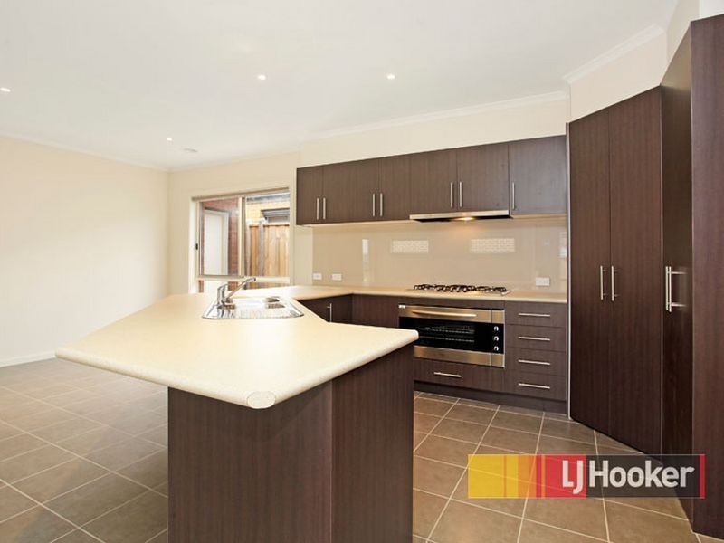15 Mermaid Grove, Lyndhurst VIC 3975